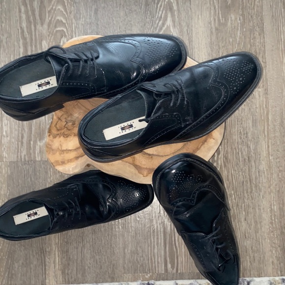 Mens black leather oxfords. - Picture 2 of 11